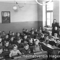 Schulklasse mit Lehrer Friedel Hunecke
