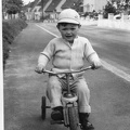 Dreiradfahren auf der Sandstraße, Anfang der 1960er Jahre