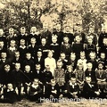 Oberklasse der Volksschule Mentrup mit Lehrer Paul Heuermann am 8. Juli 1922