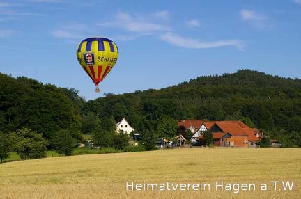 Ein Heissluftballon started an der Heggestraße in Altenhagen