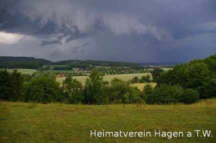 Gewitterwolken über Altenhagen mit Blick von Hinter dem Ellenberg